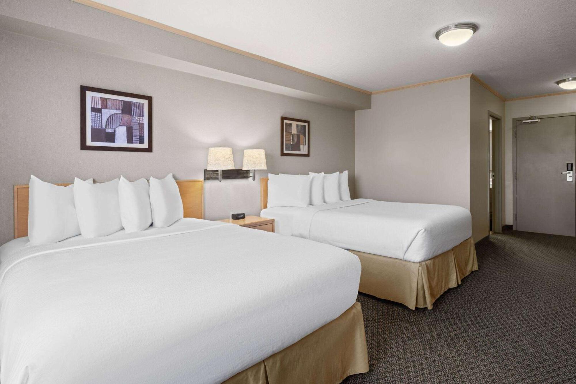 Vantage Inn&Suites Fort Mcmurray Exterior foto