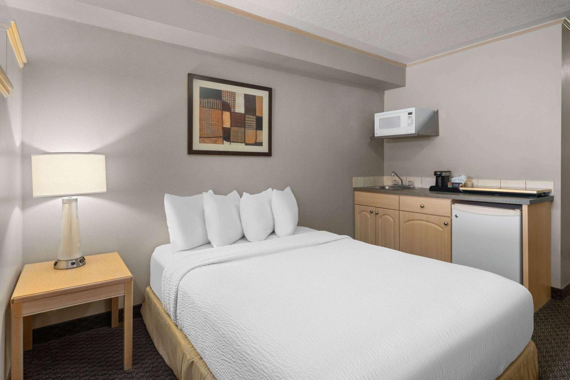 Vantage Inn&Suites Fort Mcmurray Exterior foto