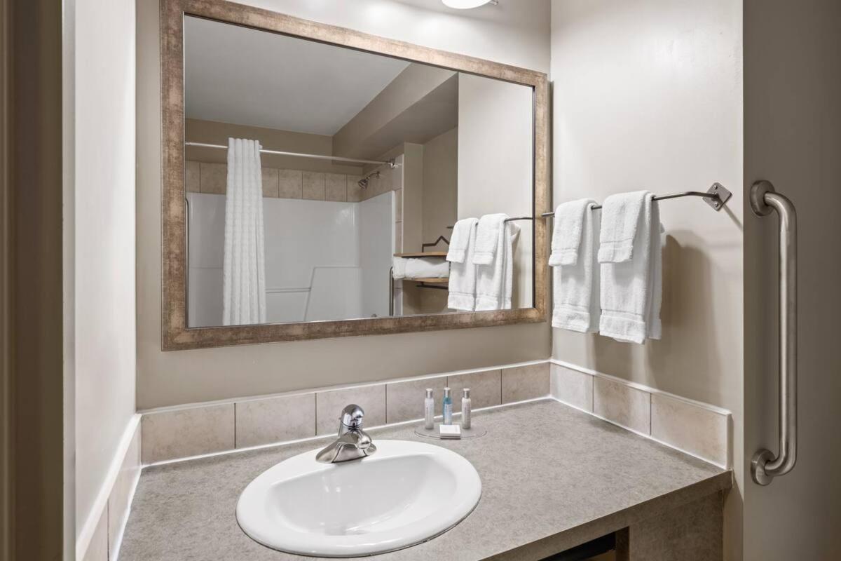 Vantage Inn&Suites Fort Mcmurray Zimmer foto