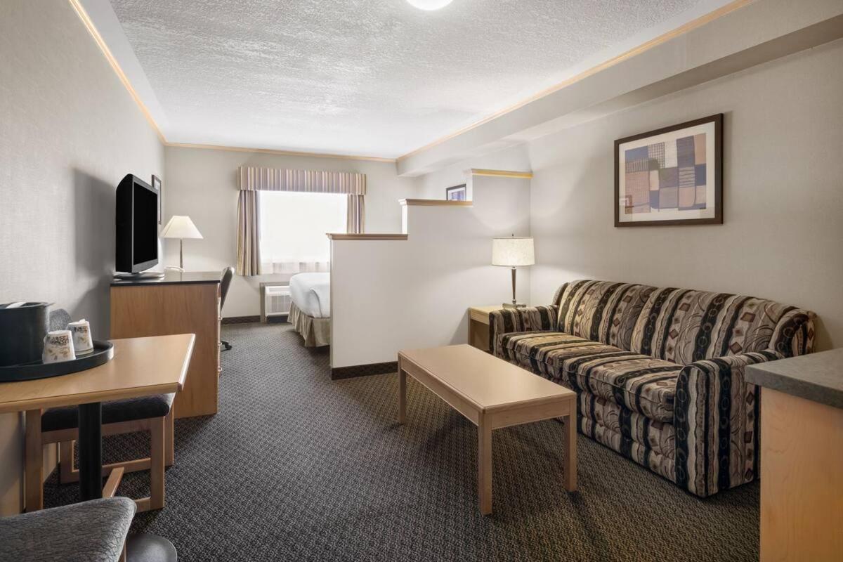 Vantage Inn&Suites Fort Mcmurray Exterior foto