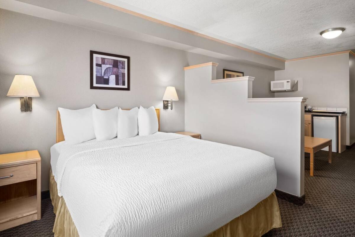 Vantage Inn&Suites Fort Mcmurray Exterior foto