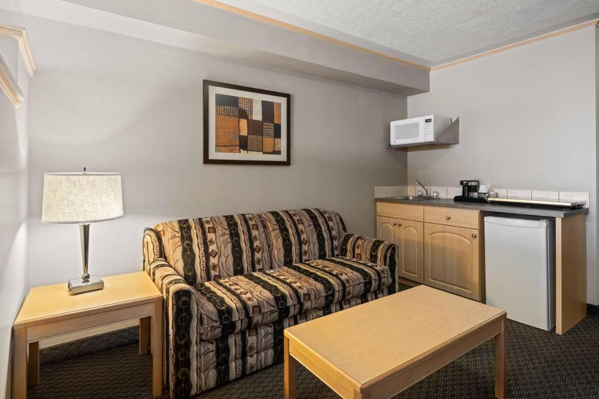 Vantage Inn&Suites Fort Mcmurray Exterior foto