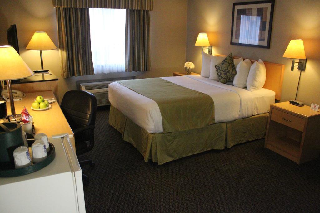 Vantage Inn&Suites Fort Mcmurray Exterior foto