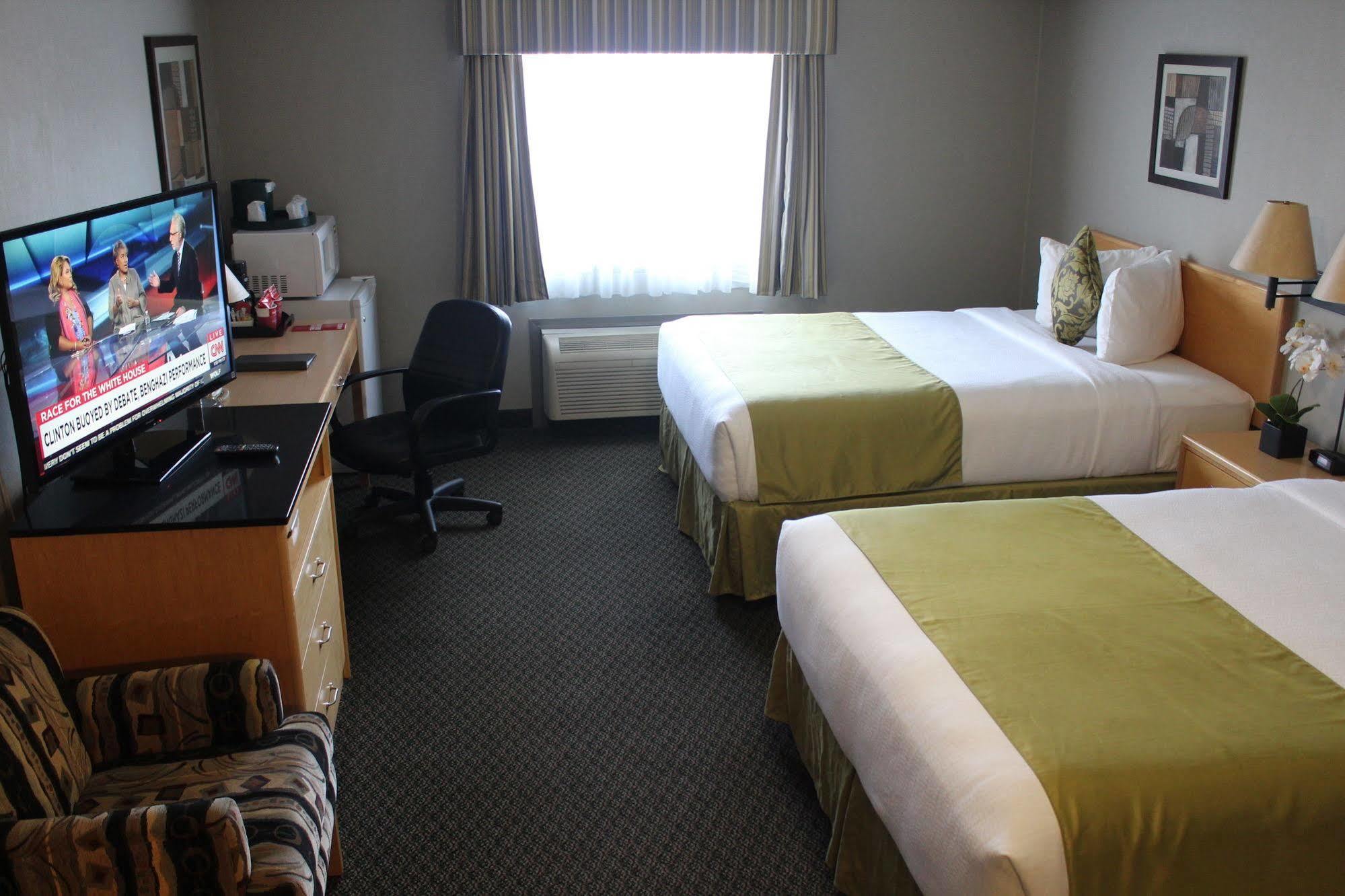 Vantage Inn&Suites Fort Mcmurray Exterior foto