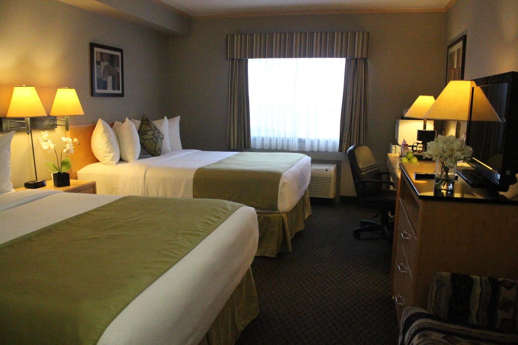 Vantage Inn&Suites Fort Mcmurray Exterior foto