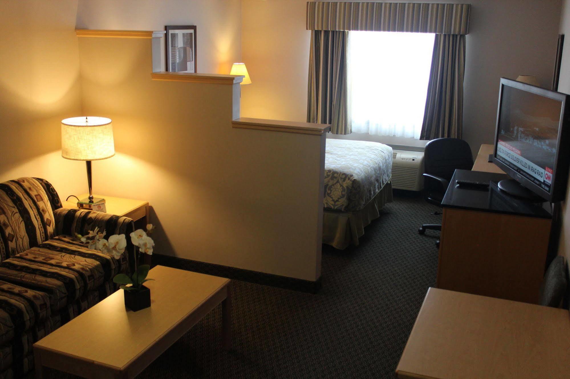 Vantage Inn&Suites Fort Mcmurray Exterior foto